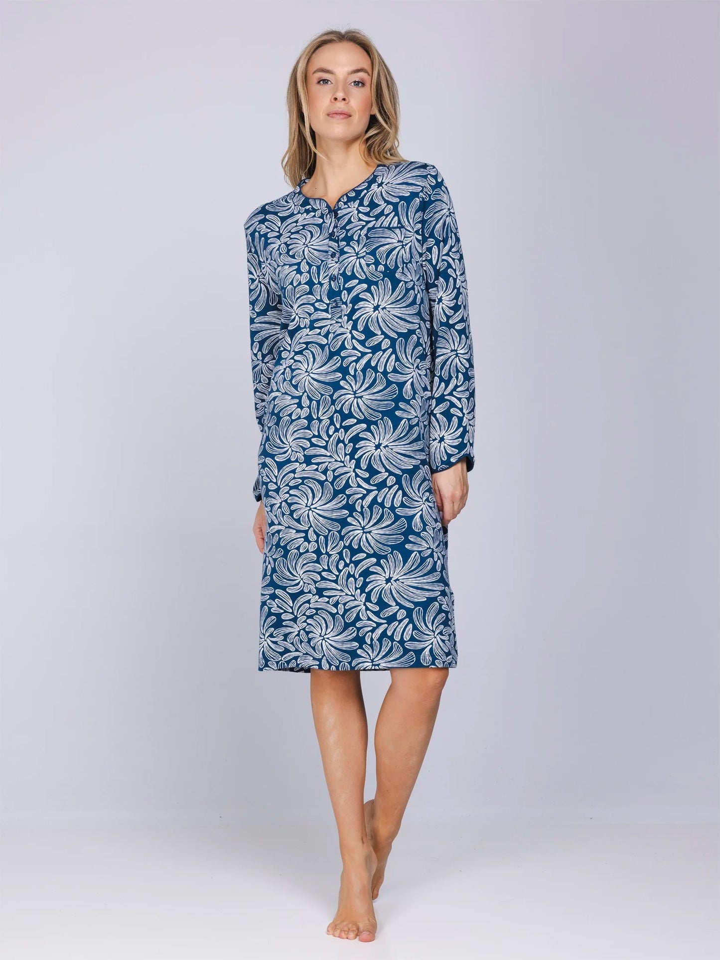 Pastunette lang nachthemd met knoopsluiting - Nordic Bloom 111262-154-1 - Donker Blauw