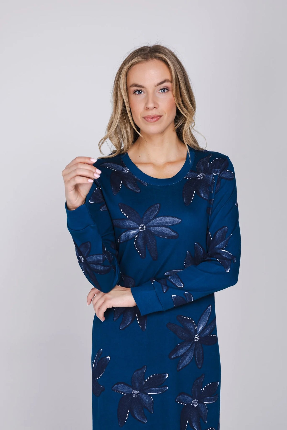 Pastunette Premium lang nachthemd met boorden - Blue Mirage 111262-224-1 - Donker Blauw