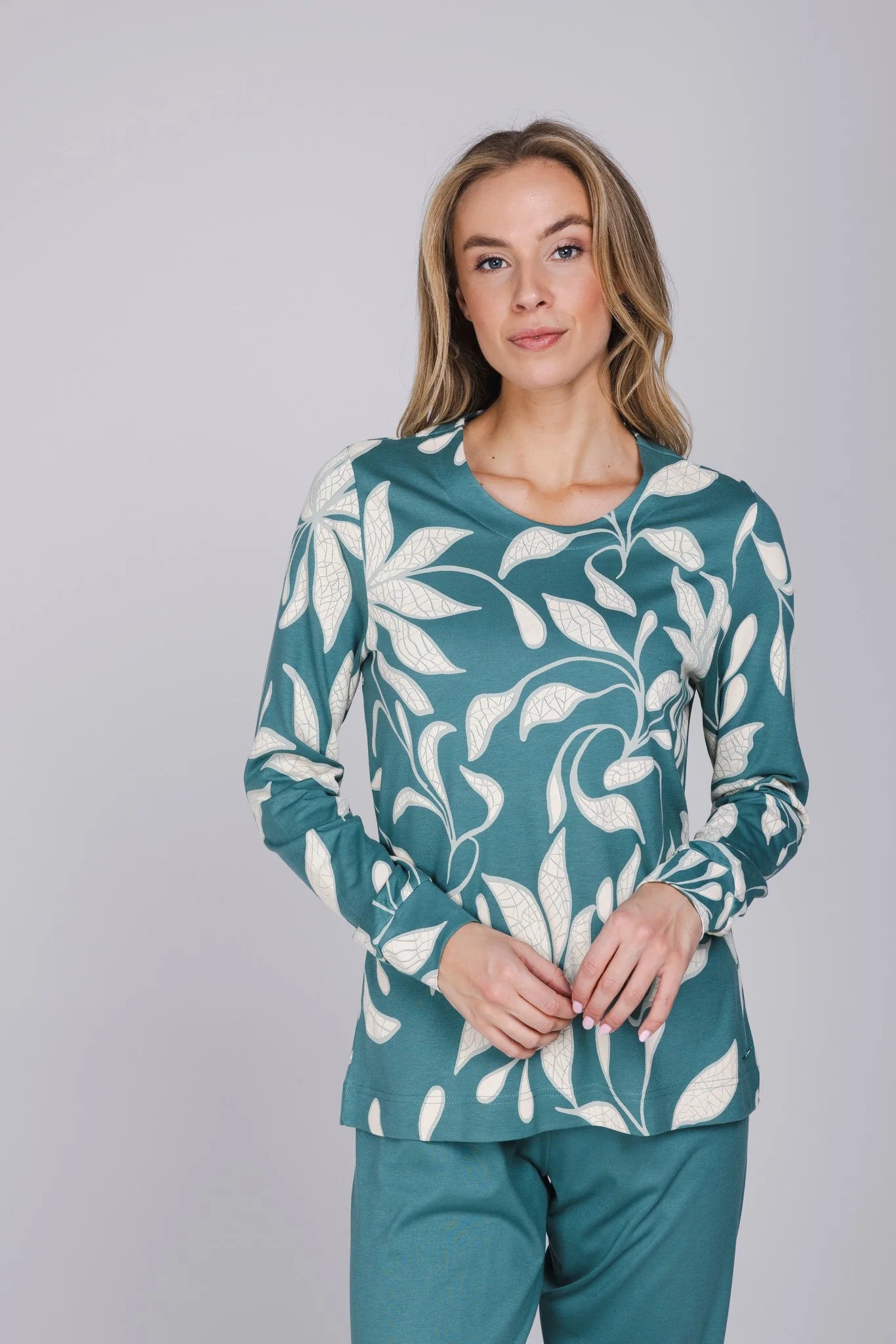 Pastunette Pyjama met boorden serie Nordic leaf - 121262-124-1 - Groen