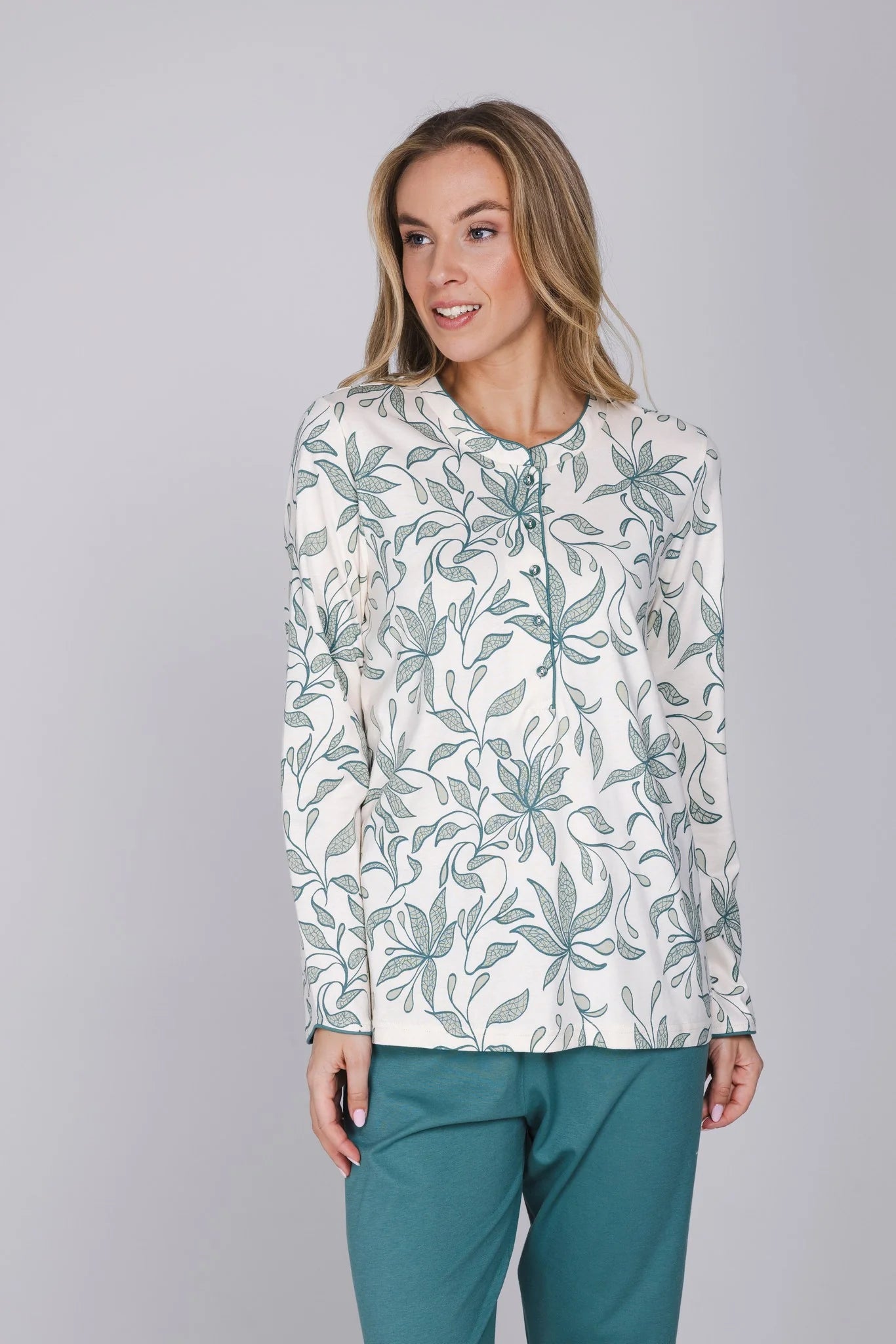 Pastunette Pyjama met knoopsluiting serie Nordic leaf - 121262-126-1 - Groen
