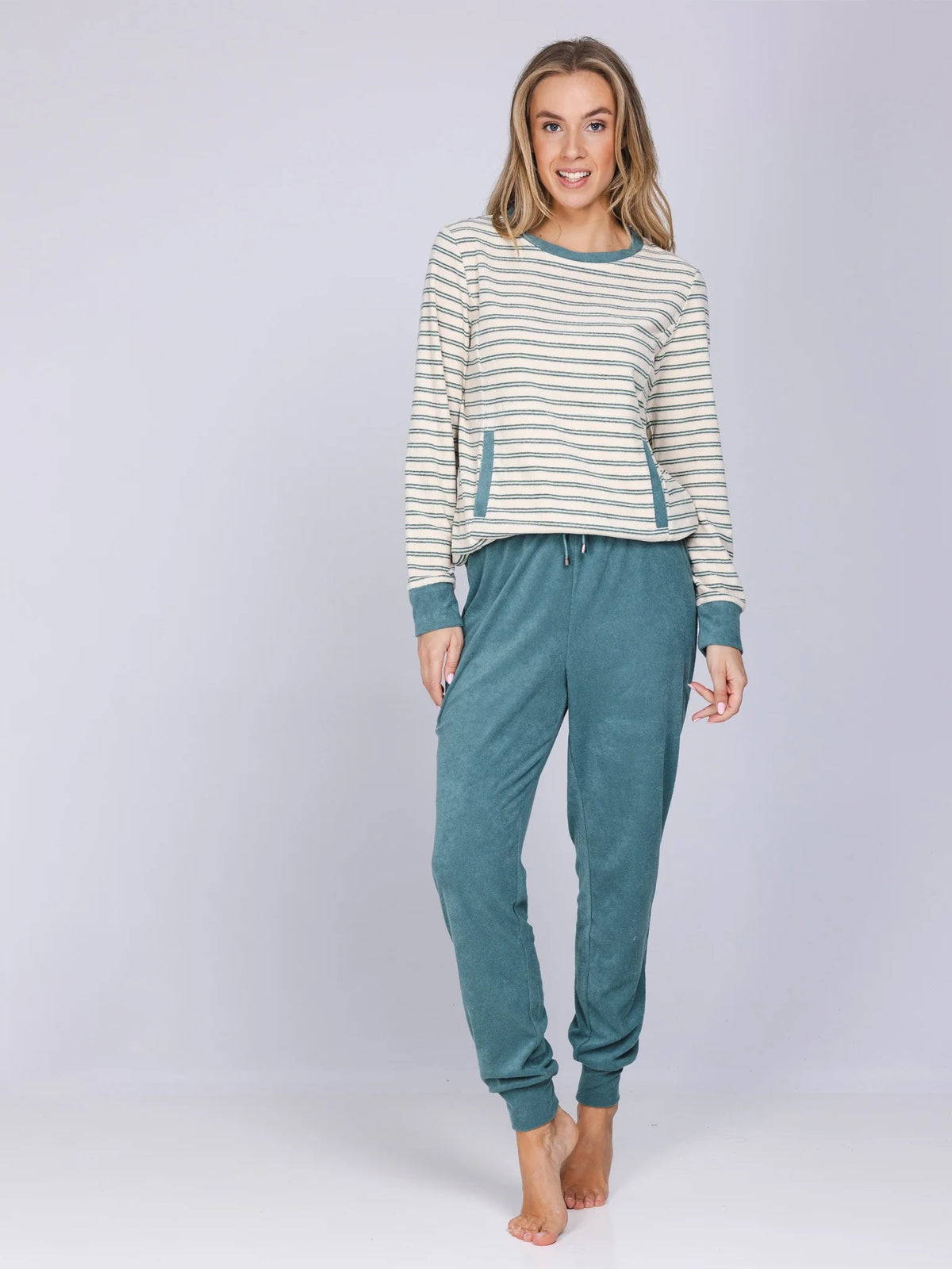 Pastunette Pyjama Badstof met boorden - Nordic Leaf 121262-136-1 - Donker groen