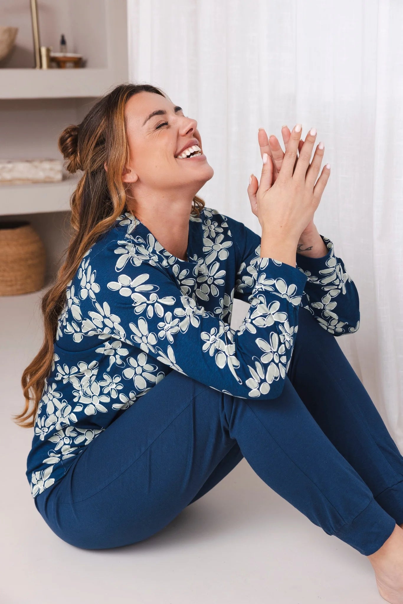 Pastunette Pyjama met boorden serie Nordic Bloom - 121262-146-1 - Donker Blauw