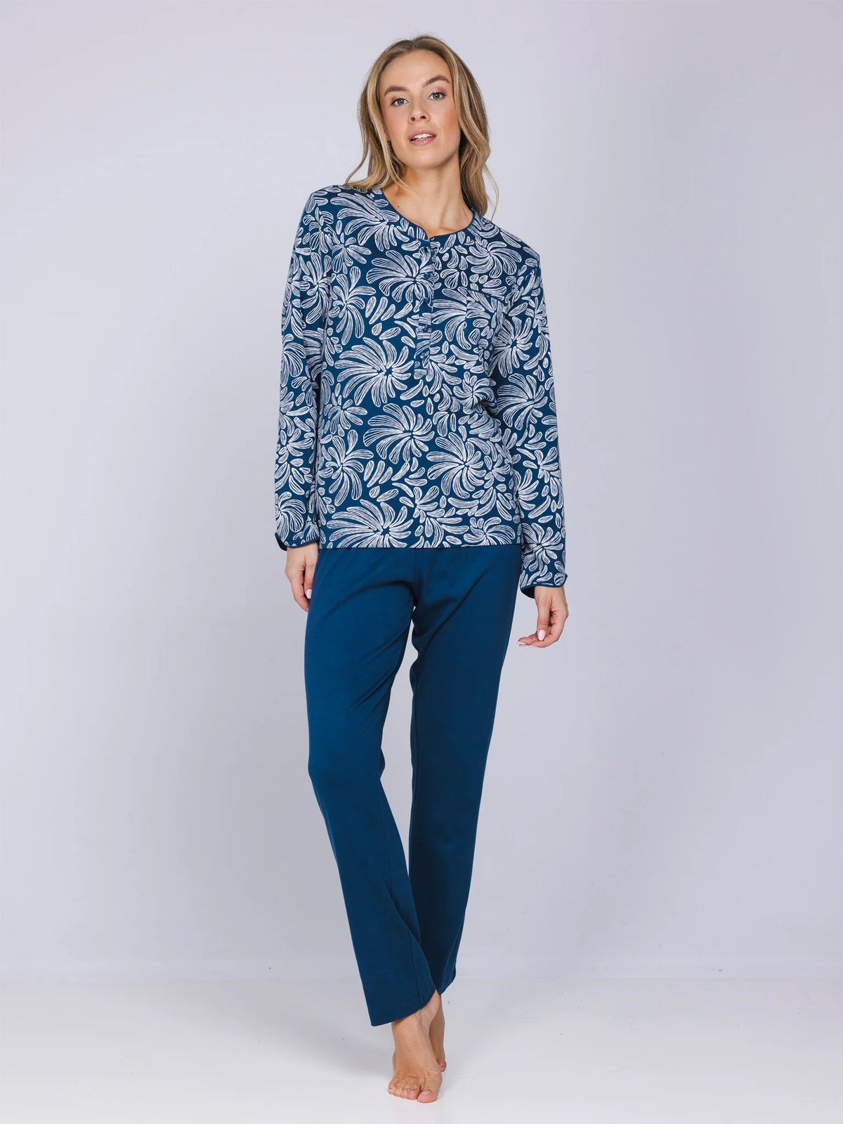 Pastunette Dikke Pyjama met knoopsluiting - Nordic Bloom 121262-154-1 - Donker blauw