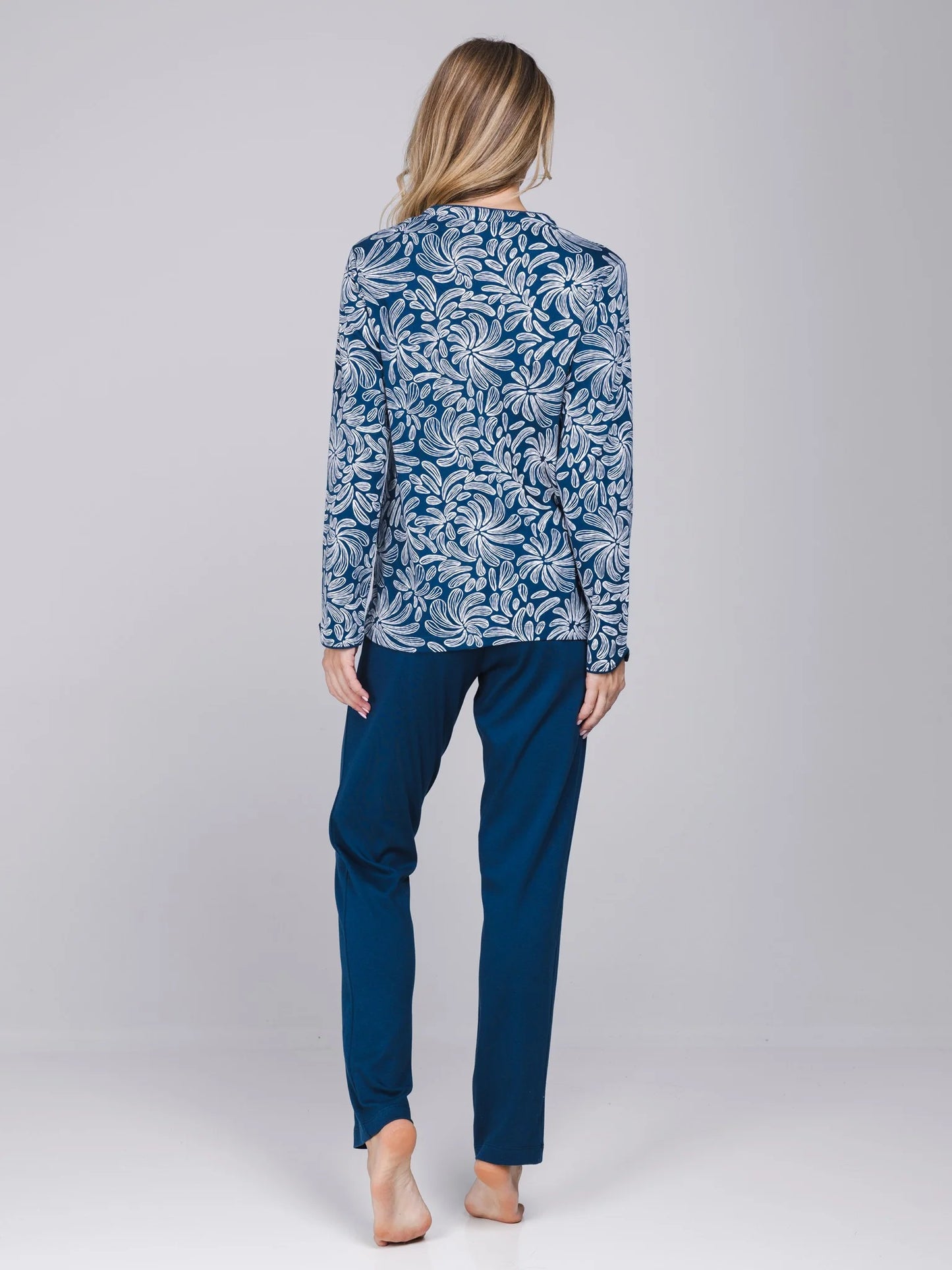 Pastunette Dikke Pyjama met knoopsluiting - Nordic Bloom 121262-154-1 - Donker blauw