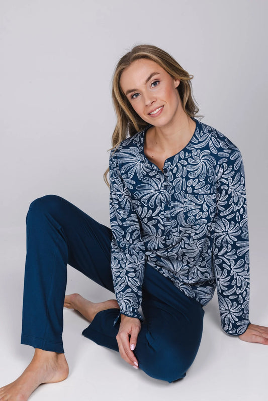 Pastunette Dikke Pyjama met knoopsluiting - Nordic Bloom 121262-154-1 - Donker blauw