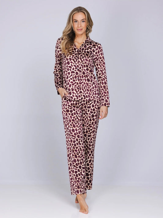 Pastunette Premium satijnen Pyjama doorknoop - Satin Wild 121262-212-3 - Dark red giraffe print