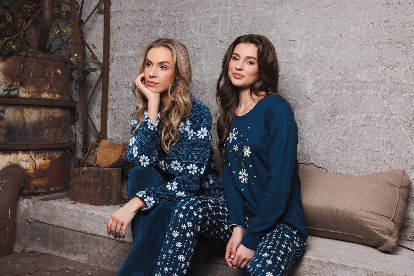 Rebelle Pyjama met boorden serie Snowy Sparkles - 121262-630-1 - Donker Blauw