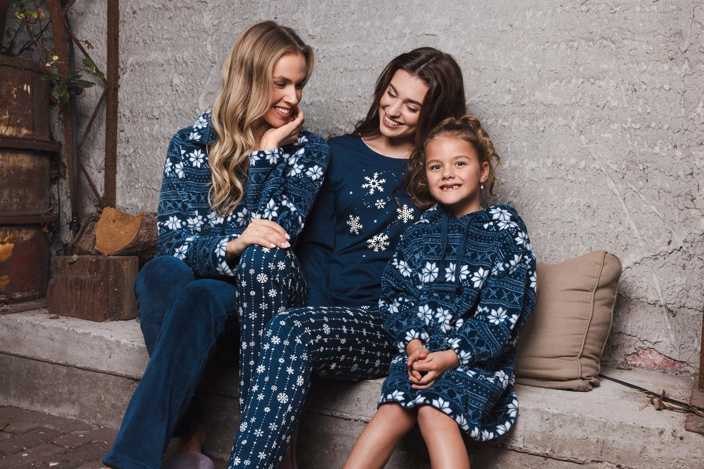Rebelle Pyjama met boorden serie Snowy Sparkles - 121262-630-1 - Donker Blauw