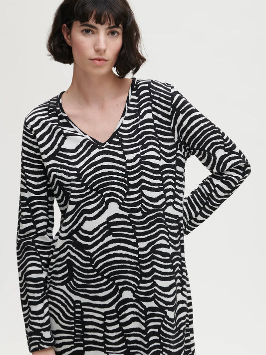 Nanso nachthemd lange mouw waveprint - 28103 UNNA - 1595 zwart/wit
